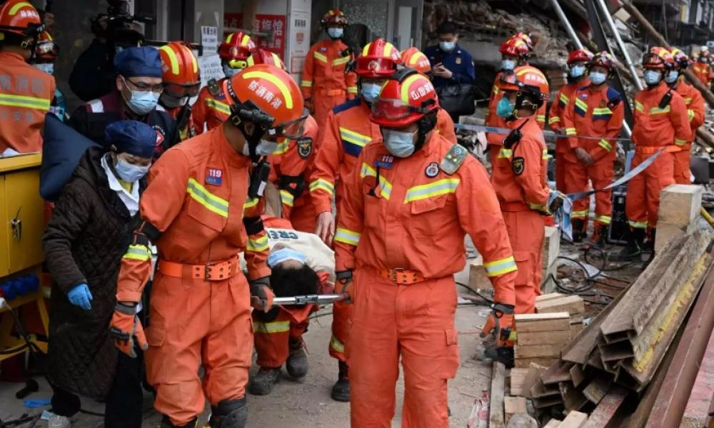 Κίνα: Βρέθηκε ζωντανός τρεις ημέρες μετά την κατάρρευση κτιρίου στην Τσανγκσά